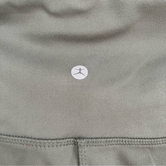 Danskin green leggings high rise with pockets on each leg size medium - Picture 6 of 9